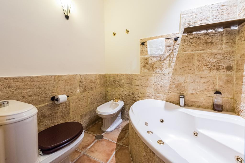 Downtown Jacuzzi Appartement Madrid Buitenkant foto